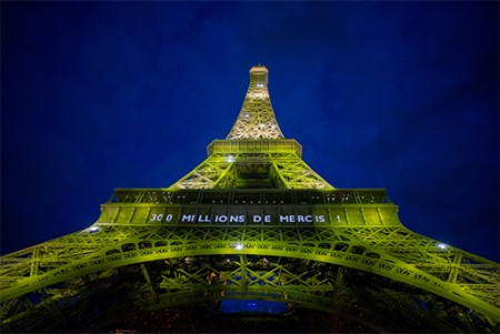 Eiffel Tower illuminated 300 million thanks