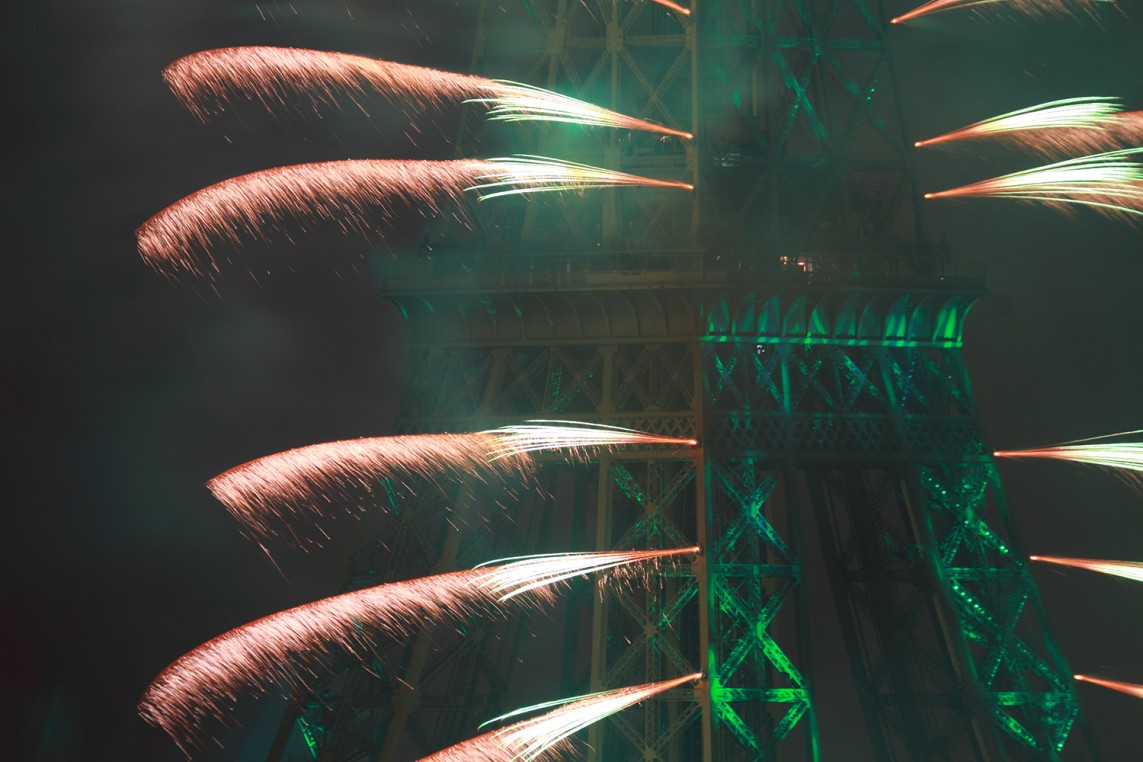 Photo of fireworks over the Eiffel Tower